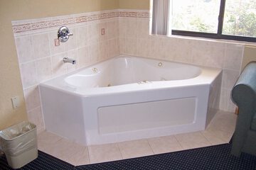 Jetted tub