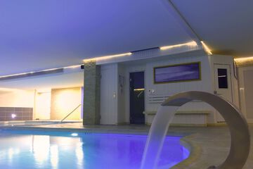 Pool waterfall