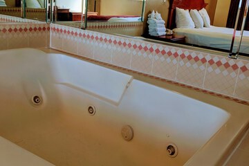 Private spa tub