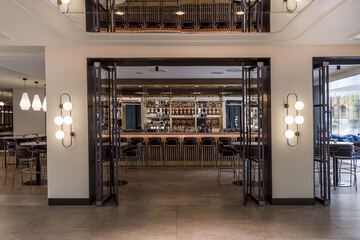 Lobby lounge