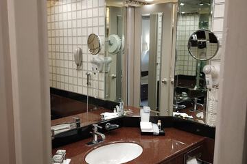 Bathroom sink