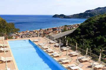 Rooftop pool
