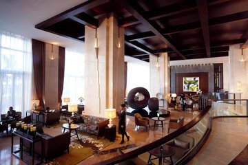 Lobby lounge