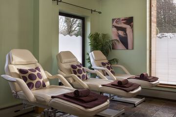 Nail salon