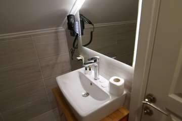Bathroom sink