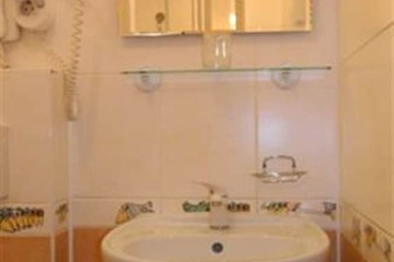 Bathroom sink