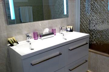 Bathroom sink
