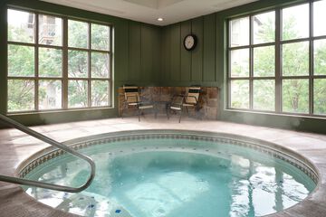 Indoor spa tub