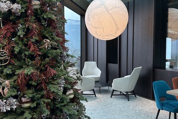 Lobby lounge