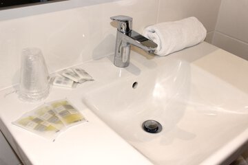 Bathroom sink