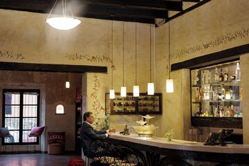Lobby lounge