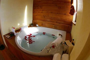 Private spa tub