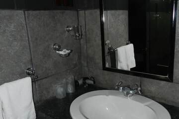 Bathroom sink