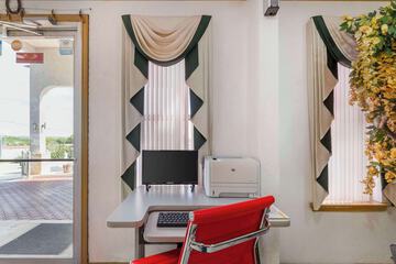 Business Center 36 of 36