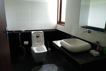 Bathroom sink