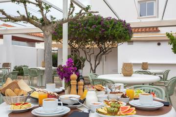Breakfast buffet