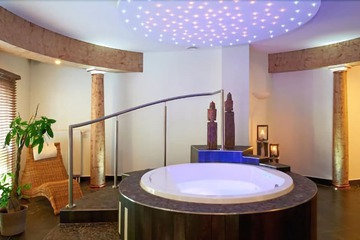 Indoor spa tub