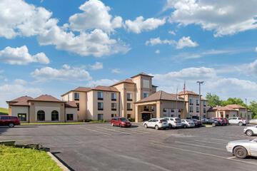 Comfort Inn & Suites Cooperstown / Milford