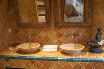 Bathroom sink