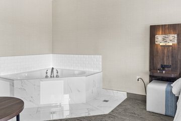 Private spa tub