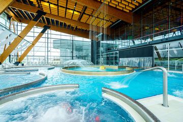 Indoor spa tub
