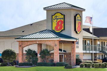 Super 8 by Wyndham Arlington Near AT & T Stadium