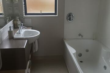 Jetted tub