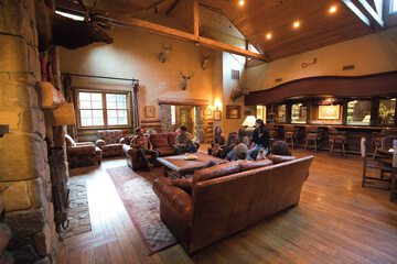 Lobby lounge