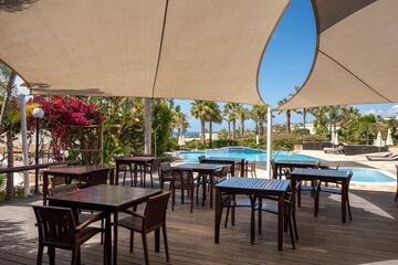 Poolside bar