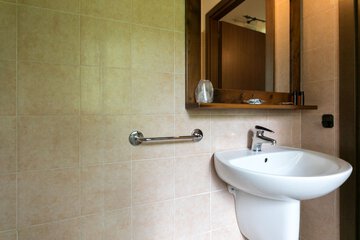 Bathroom sink