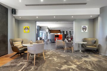 Lobby lounge
