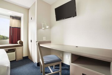 Room 12 of 16