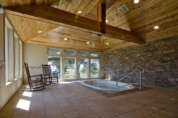 Indoor spa tub