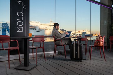 Lobby lounge