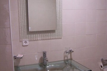 Bathroom sink