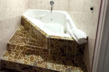 Jetted tub