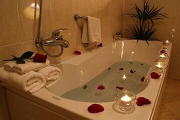 Deep Soaking Bathtub