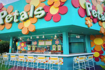 Poolside bar