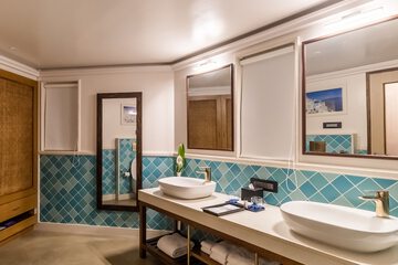 Bathroom sink