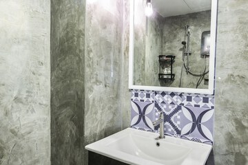 Bathroom sink