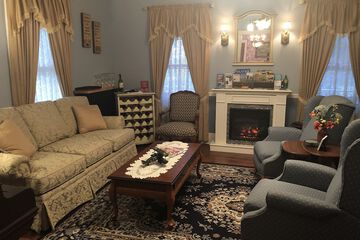 Lobby lounge
