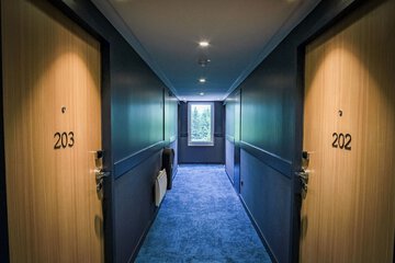 Handrails in hallways
