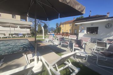 Poolside bar
