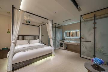 Deep soaking bathtub