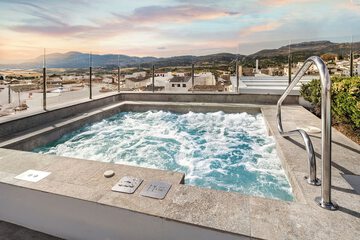 Indoor/outdoor pool