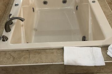 Jetted tub