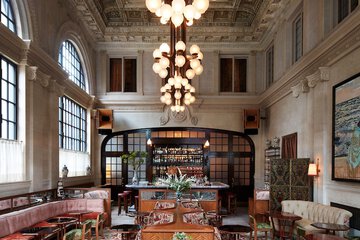 Lobby lounge
