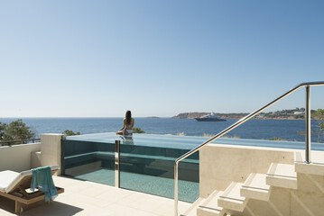 Private pool
