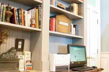 Business Center 32 of 35