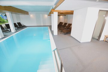 Exercise/lap pool